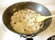 美味的鸡肉蘑菇炖饭做法图解4)