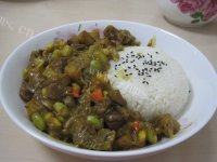 饱满的咖喱牛肉饭