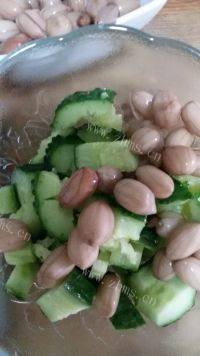 下酒菜花生米拌黄瓜做法图解4)