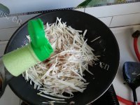 家常菜素炒茭白做法图解6)