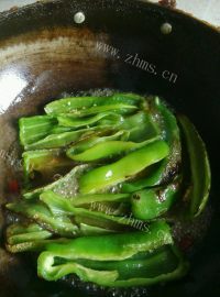 家常菜糖醋青椒做法图解6)