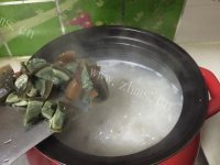 回味无穷的皮蛋瘦肉粥做法图解7)