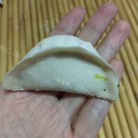 美味的芹菜猪肉饺做法图解6)