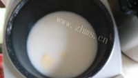 诱人的牛奶布丁做法图解4)