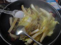 粉丝腊肠白菜煲做法图解12)