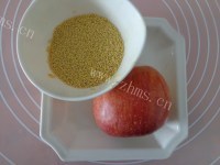 色香味浓的苹果小米粥做法图解1)