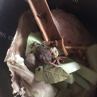 香喷喷的老鸭粉丝汤做法图解5)
