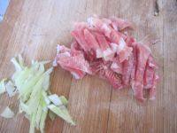 「DIY美食」榨菜肉丝面做法图解3)