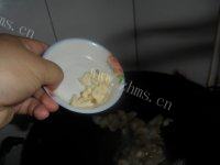 让人怀念的平菇炒肉做法图解5)