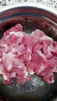 家常菜苦瓜肉片做法图解2)