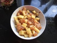 美味的土豆鸡丁炒饭做法图解2)