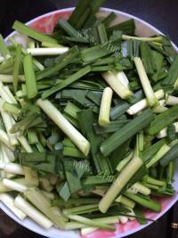 美味营养的韭菜炒鸡蛋做法图解1)