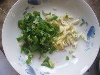 美美厨房之肉丝炒蕨菜的做法图解三
