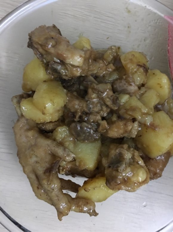 营养丰富的鸡肉炖土豆