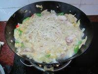家常菜酸菜猪肉炖粉条做法图解9)
