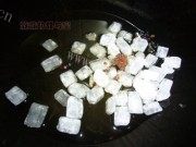 美味的香糯蜜汁猪蹄做法图解2)
