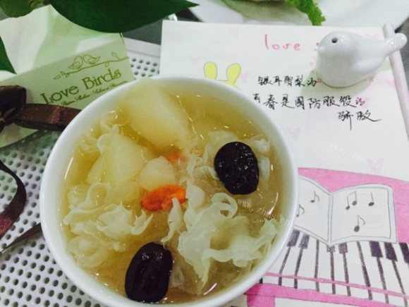 DIY银耳雪梨汤