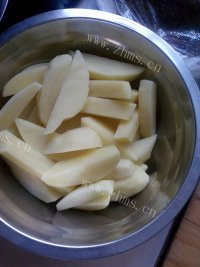 十分可口的土豆炖芸豆做法图解2)