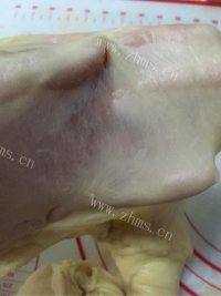 美味的香肠面包做法图解4)