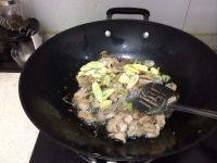 家常菜三色回锅肉做法图解3)