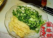 白菜肉丝炒年糕做法图解2)