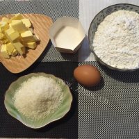 自制蛋黄椰丝球做法图解1)