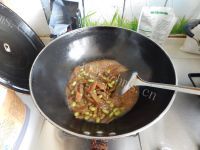 家常菜毛豆烧茄子做法图解11)