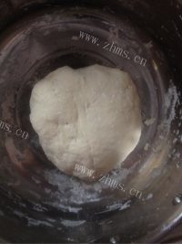 咸甜适中的韭菜鸡蛋包子做法图解2)