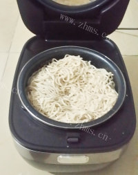 色香味浓的焖面做法图解6)