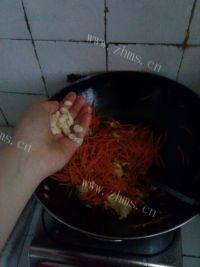 家常菜胡萝卜丝炒鸡蛋做法图解6)
