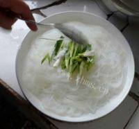 家常菜凉拌粉丝做法图解7)