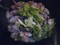 很有食欲的青椒炒花甲做法图解11)
