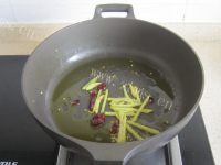 美味的酸菜炖排骨做法图解5)