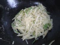 家常菜土豆青椒丝做法图解6)