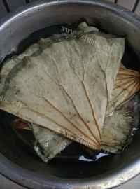 美味的腊肠荷叶饭做法图解1)