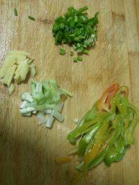 家常菜青椒炒土豆片做法图解2)