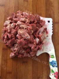 色泽鲜亮的麻辣兔肉做法图解2)