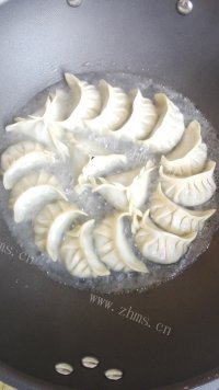 简单的生煎饺做法图解7)