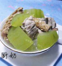 美味的排骨鱿鱼节瓜汤做法图解10)