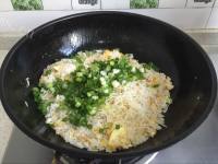 美味银鱼蛋炒饭做法图解7)
