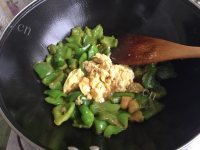 DIY青椒炒鸡蛋做法图解13)