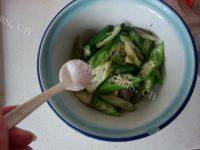 凉拌秋葵做法图解6)