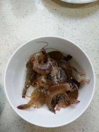 葱香虾仁豆腐做法图解2)