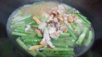 家常菜豆角炒瘦肉做法图解6)