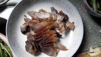 美味烟笋炒腊肉做法图解2)