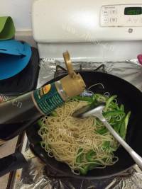 美味的青椒肉丝炒面做法图解7)