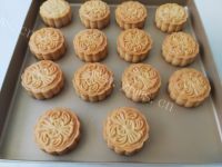自制广式莲蓉月饼做法图解17)