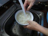 美味的瘦肉米粉做法图解5)
