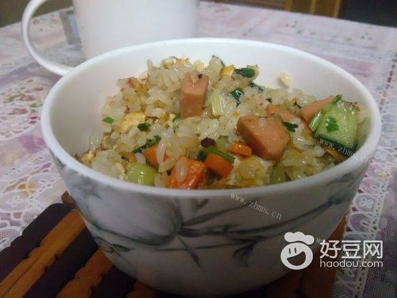 好看的五彩蛋炒饭