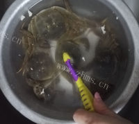 好吃的清蒸大闸蟹做法图解1)